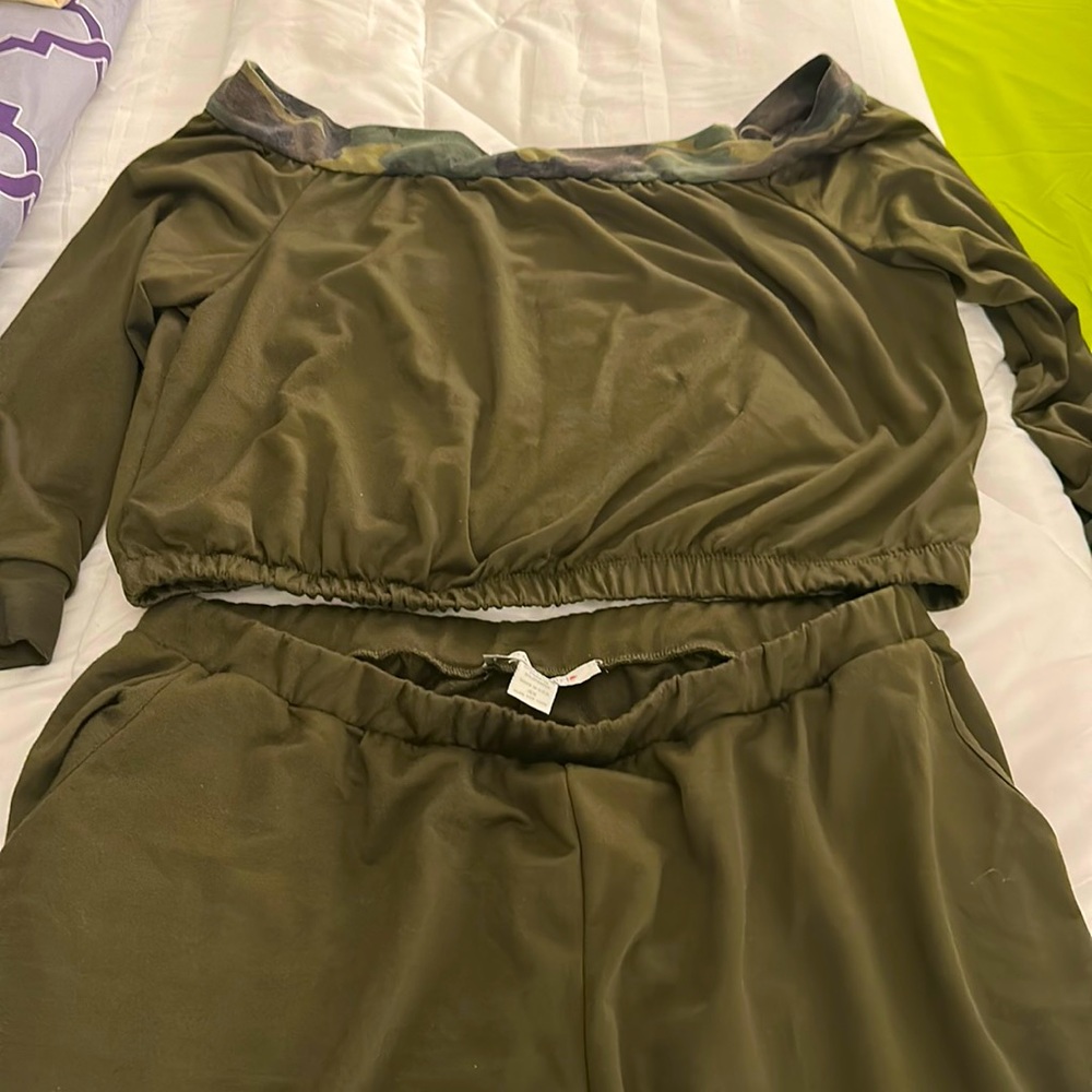 Army green lounge 2pc